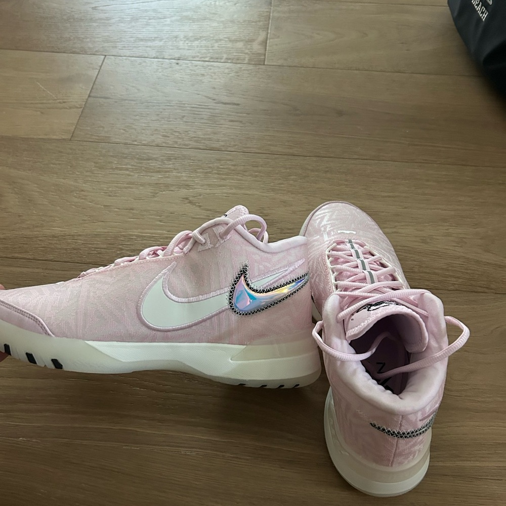 Zoom LeBron NXXT Gen ‘Iridescent Pink’